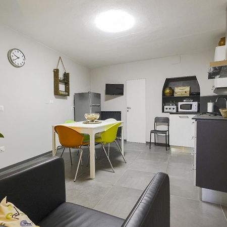 Casa Vacanze Vicolo Della Luna Ambra Buitenkant foto